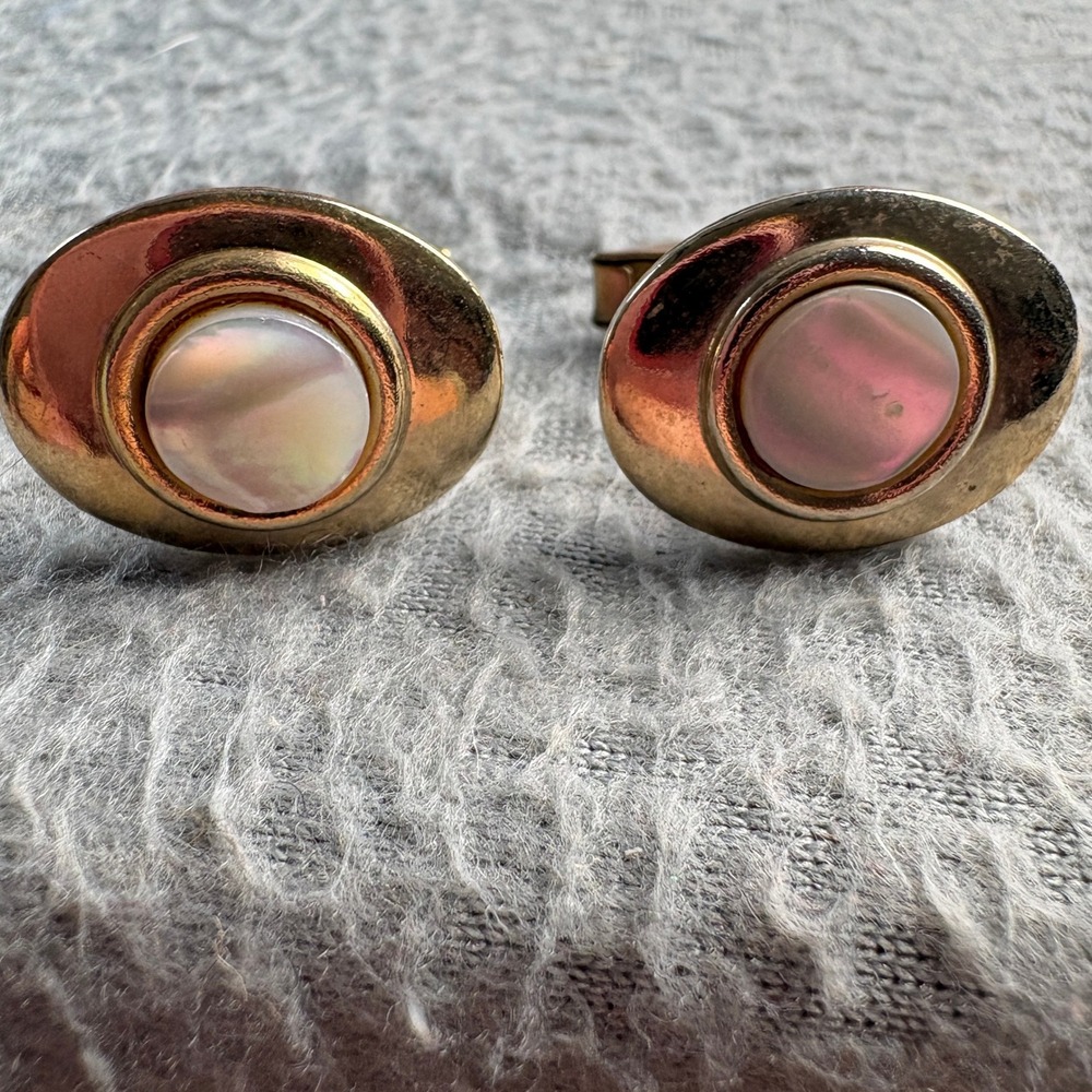 Vintage Gold Tone Oval Mother of Pearl Inlay Cufflinks Swivel Toggle Back